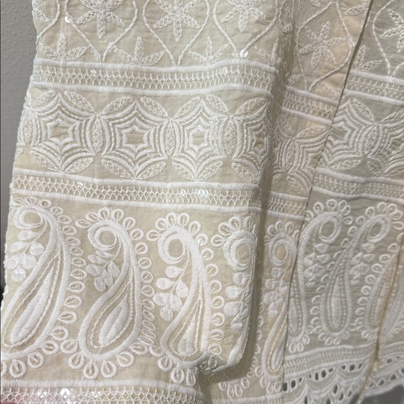 Elegant Cream Lace Vest - Picture 3 of 6